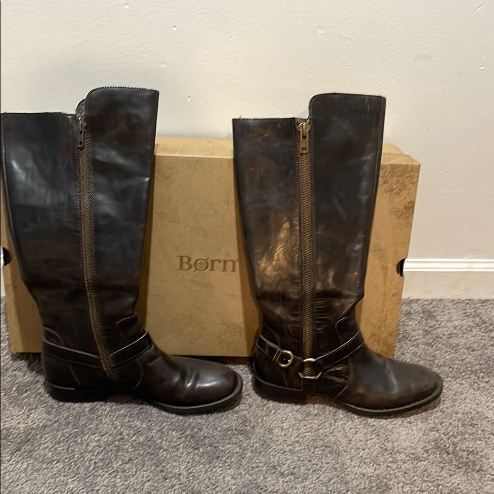 Women’s Born tall boots. Dark brown. Zipper both sides. Size 8.5 M